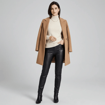 Calça Feminina de Couro Sintético Aveludada